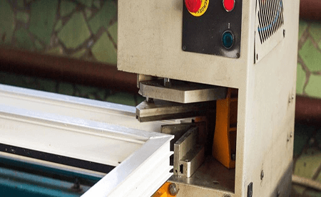 行業(yè) |包裝 |臺(tái)達(dá)裁切護(hù)角機(jī)解決方案，動(dòng)作柔順，高速精密