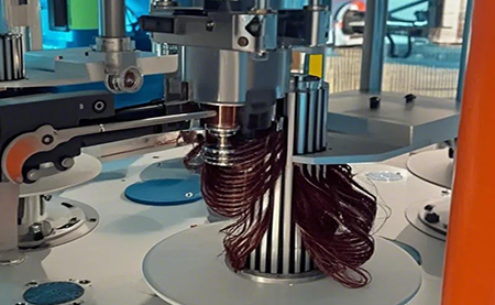 行業(yè) | 電工 | 臺(tái)達(dá)單頭立繞機(jī)方案憑可編步序平臺(tái)，實(shí)力破圈